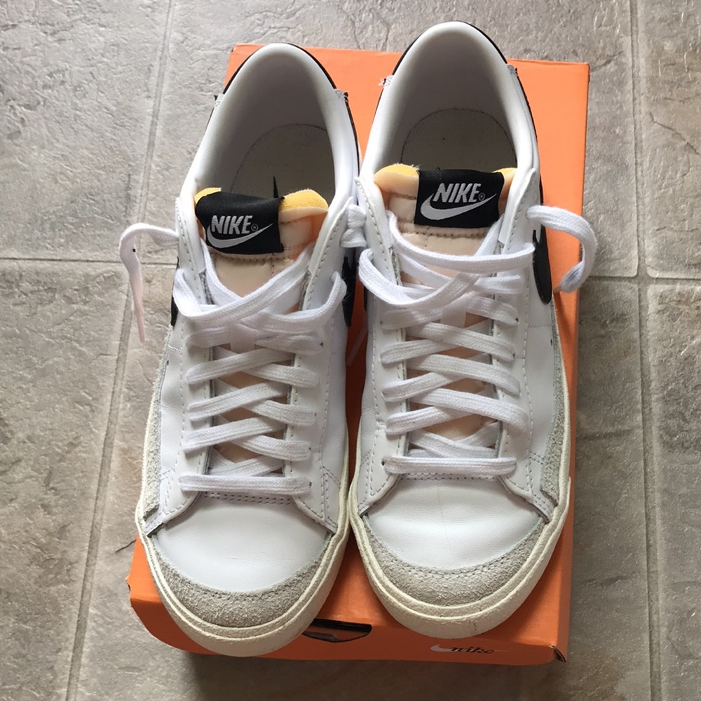 Nike Women's Blazer '77 Low Shoes size 7.5